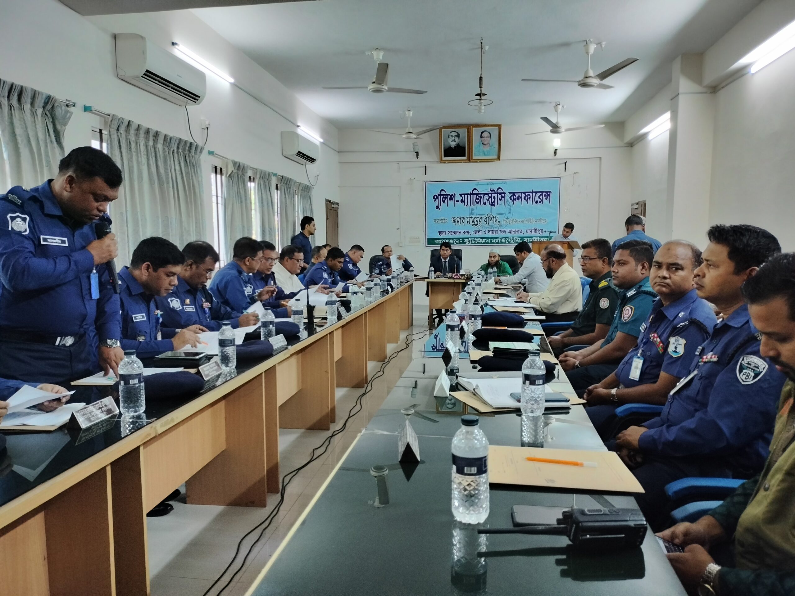 মাদারীপুরে পুলিশ ম্যাজিস্ট্রেসি সভা অনুষ্ঠিত