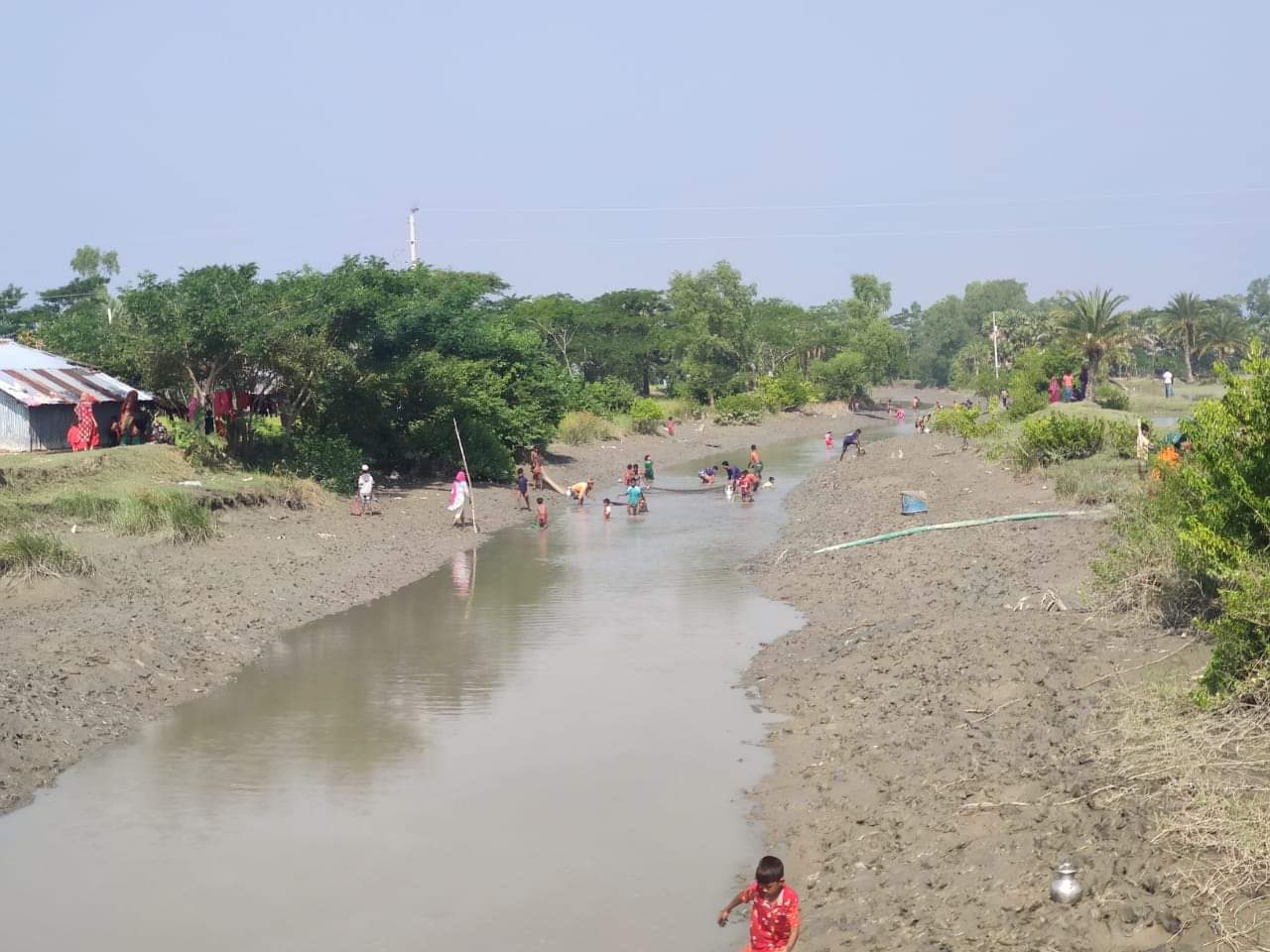 ভ্রাম্যমাণ আদালতে জরিমানার অতিরিক্ত অর্থ নিলেন এসিল্যান্ড!