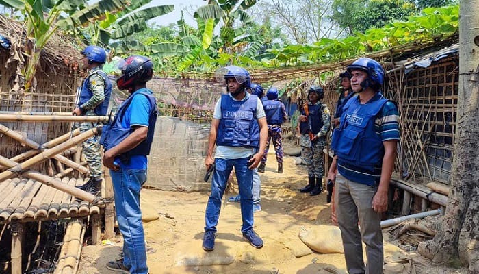 রোহিঙ্গা ক্যাম্পে দুই পক্ষের গোলাগুলিতে নিহত পাঁচ