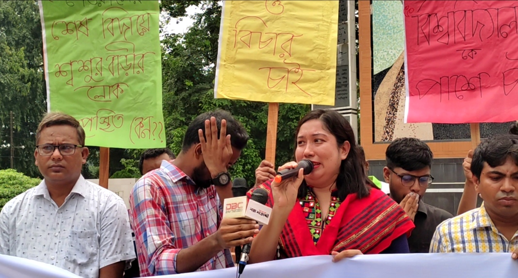 ইবি শিক্ষার্থী নওরীনের মৃত্যু রহস্য উদ্ঘাটনের দাবিতে মানববন্ধন