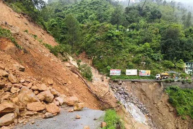 বৃষ্টি ও ভূমিধসে হিমাচলে ২১ জনের প্রাণহানি, রাজ্যের ৭৫২টি রাস্তা বন্ধ